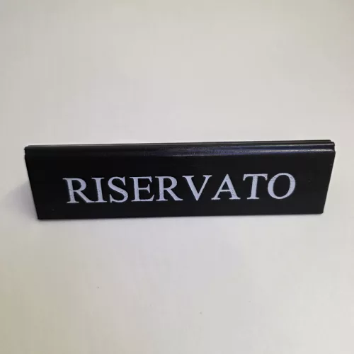 Tischschild RISERVATO, schwarzes Kunstleder, weißer Druck, groß