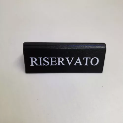 Tischschild RISERVATO, schwarzes Kunstleder, weißer Druck, klein